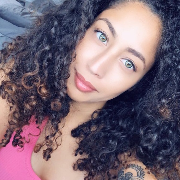 Meet your Posher, Mariah - Picture 2 of 2